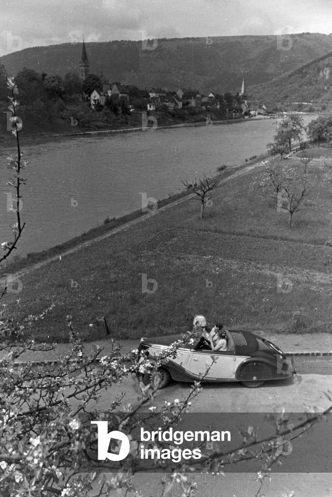An excursion to the Neckar, Germany 1930s (b/w photo)