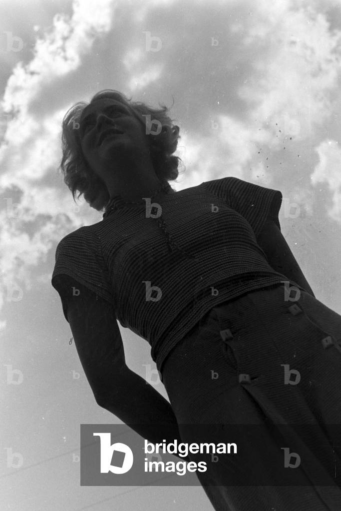 Silhouette of a woman, Germany 1930s (b/w photo)