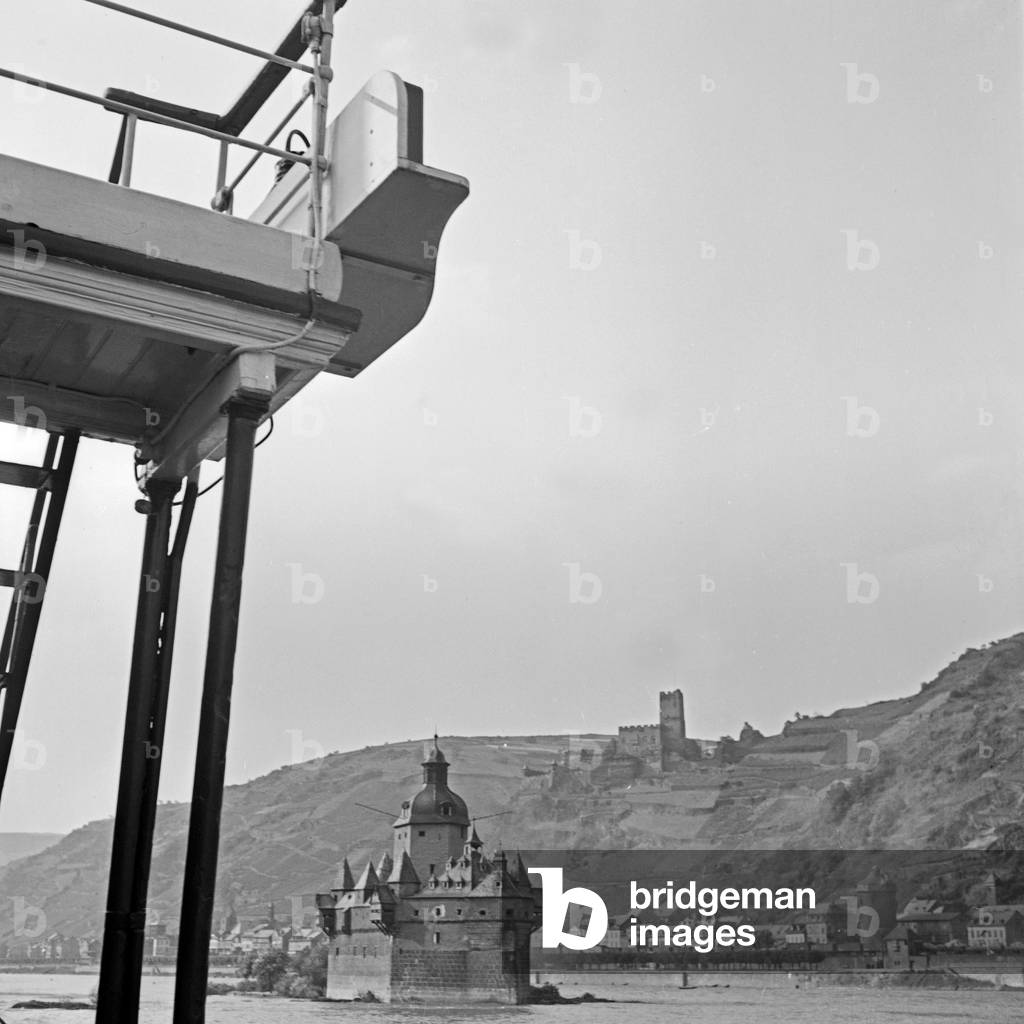Pfalzgrafenstein castle amid the river Rhine, Germany 1930s (b/w photo)