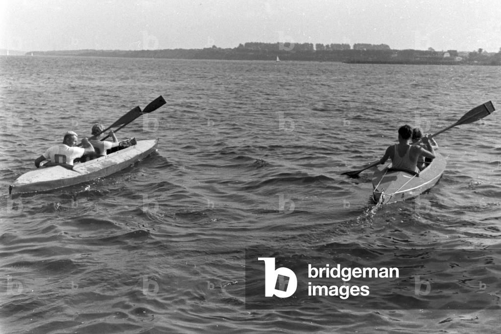Vacation at the Baltic Sea, Germany 1930s (b/w photo)