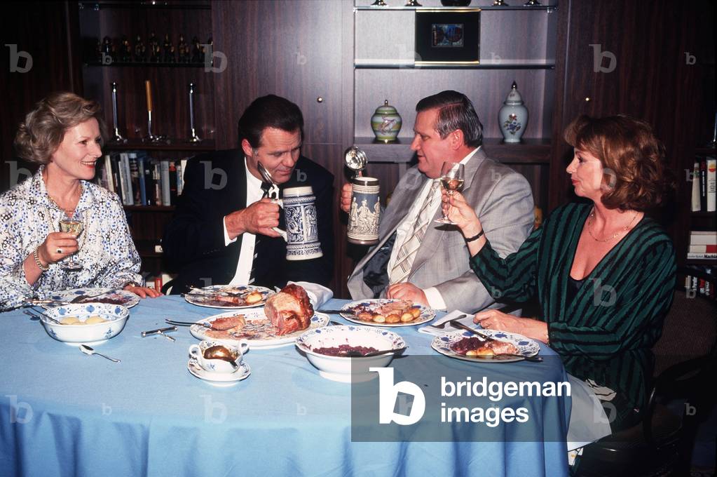Le telefilm DICKE FREUNDE - DER GROSSE DEAL de Horst Konigstein avec ROSEL ZECH, JOSEF BIERBICHLER, HORST KRAUSE, UTA SCHORN 1995