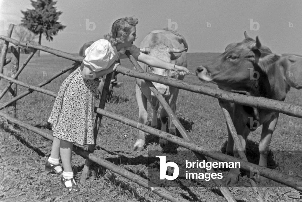 Austrian actress Gusti Wolf on holiday at the countryside, Germany 1930s (b/w photo)