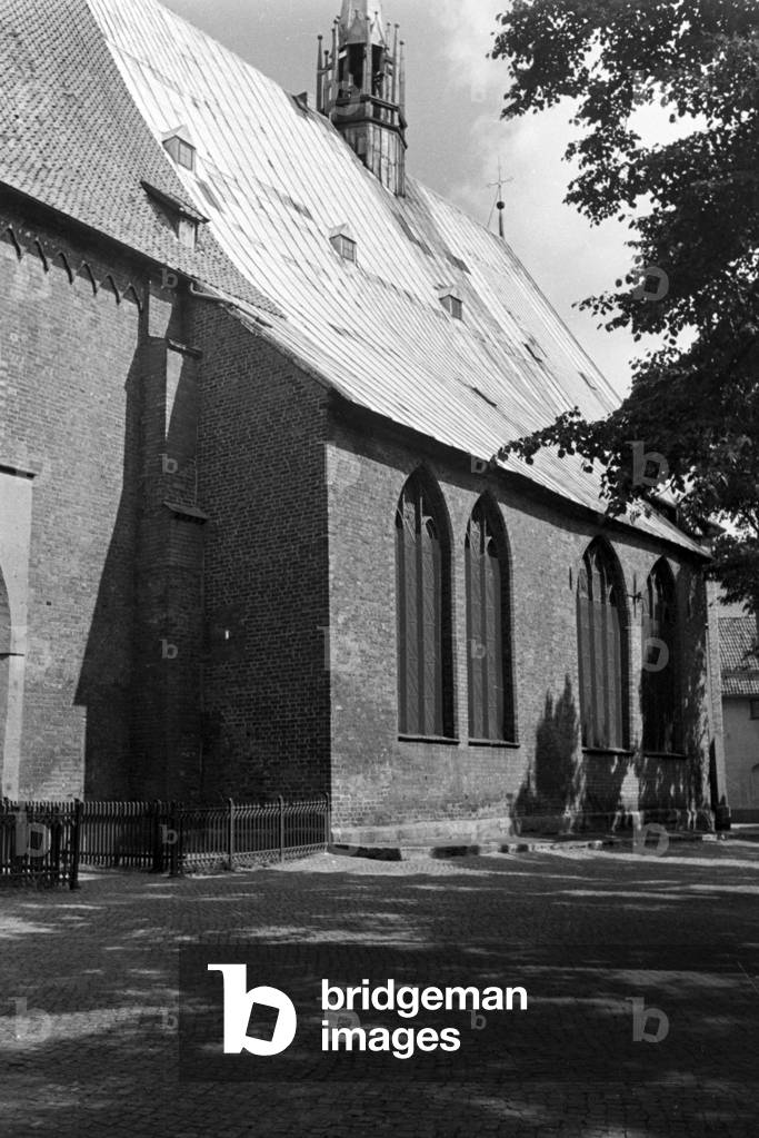 Around Luebeck cathedral, Germany 1930s (b/w photo)