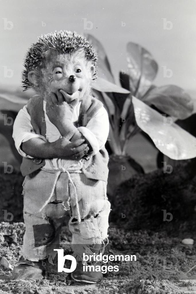 Shooting on the set of the puppet movie The Rabbit an the Hedgehog with the character Mecki, produced and directed by the Diehl brothers, Germany 1930s (b/w photo)