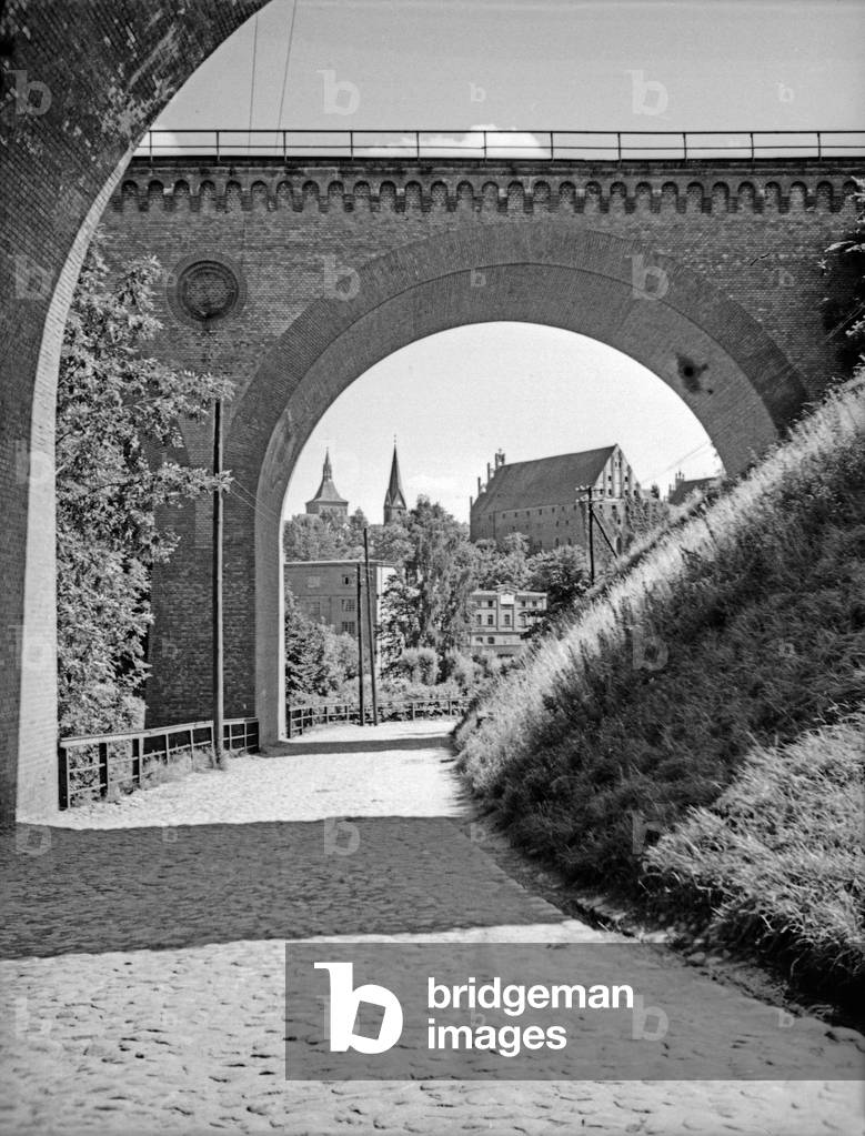 View to the castle at Allenstein, East Prussia, 1930s (b/w photo)