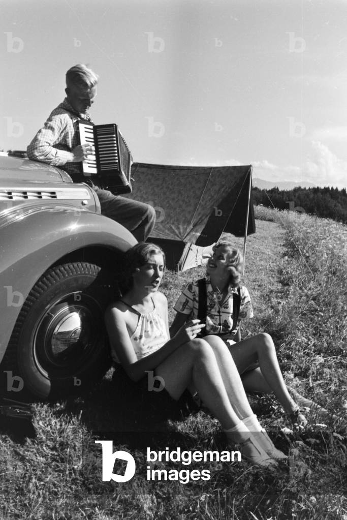 A trip with the Opel Admiral, Germany 1930s (b/w photo)