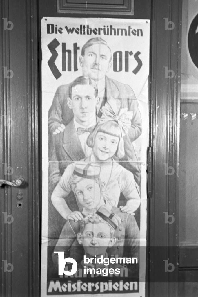 Poster of circus artist's family Ehtor at a circus artist's school, Germany 1930s (b/w photo)