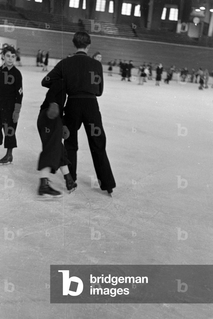 The Austrian figureskater and Olympics champion Karl Sch/Sfer during a training course of a group of Hitler Youth members in an ice stadium in Dortmund, Germany 1930s