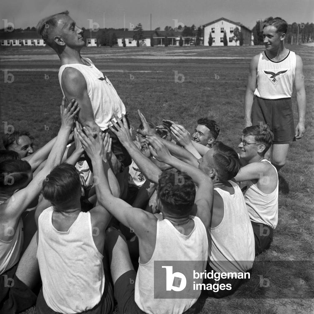 Sports beloging to the military training of every German soldier, Germany 1940s (b/w photo)
