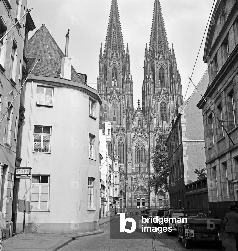 Total view of the Cologne cathedral from Burgmauer street, 1930s (b/w photo)
