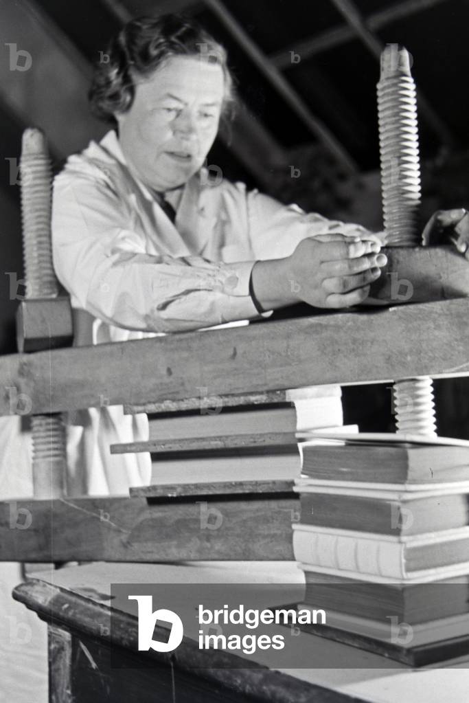 A bookbinder at work, Germany 1930s (b/w photo)