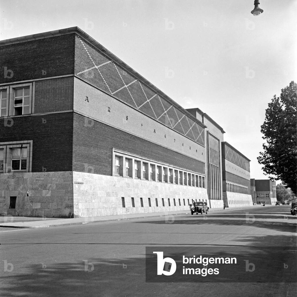 At fine arts palace within court of honour at Duesseldorf, Germany 1930s (b/w photo)
