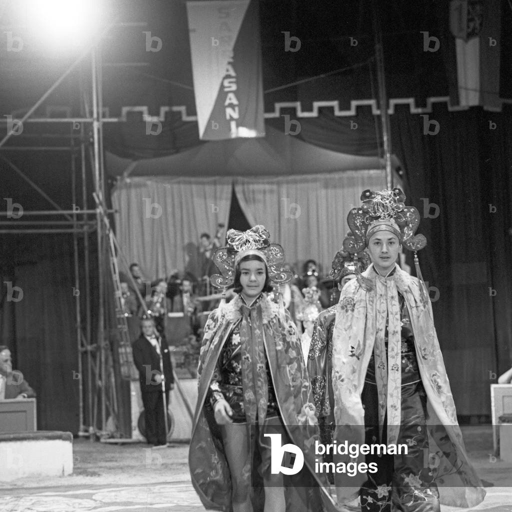 Artists entering the tent of circus Sarrasani for the premiere at Hamburg, Germany 1960s