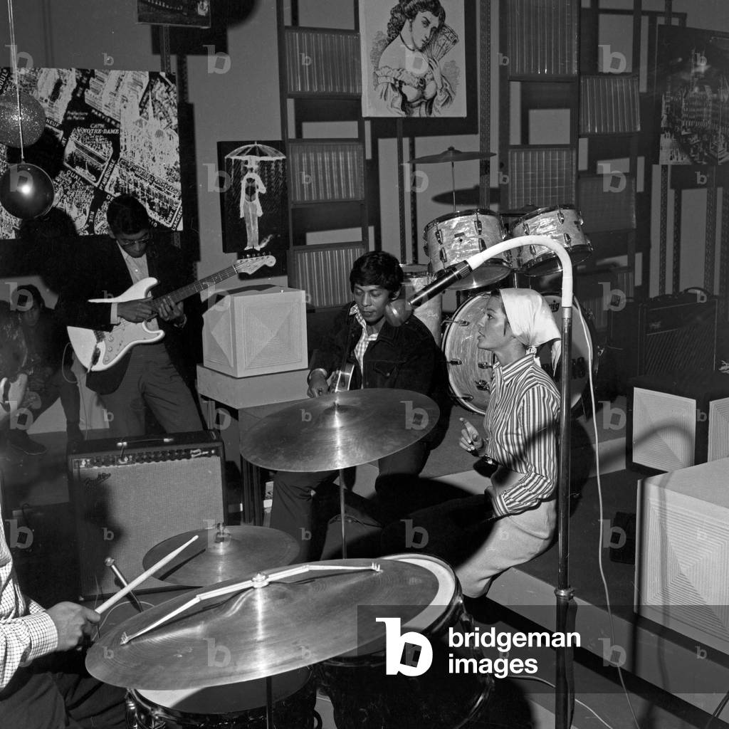Danish schlager singer Dorthe Kollo at the studio, Germany 1960s