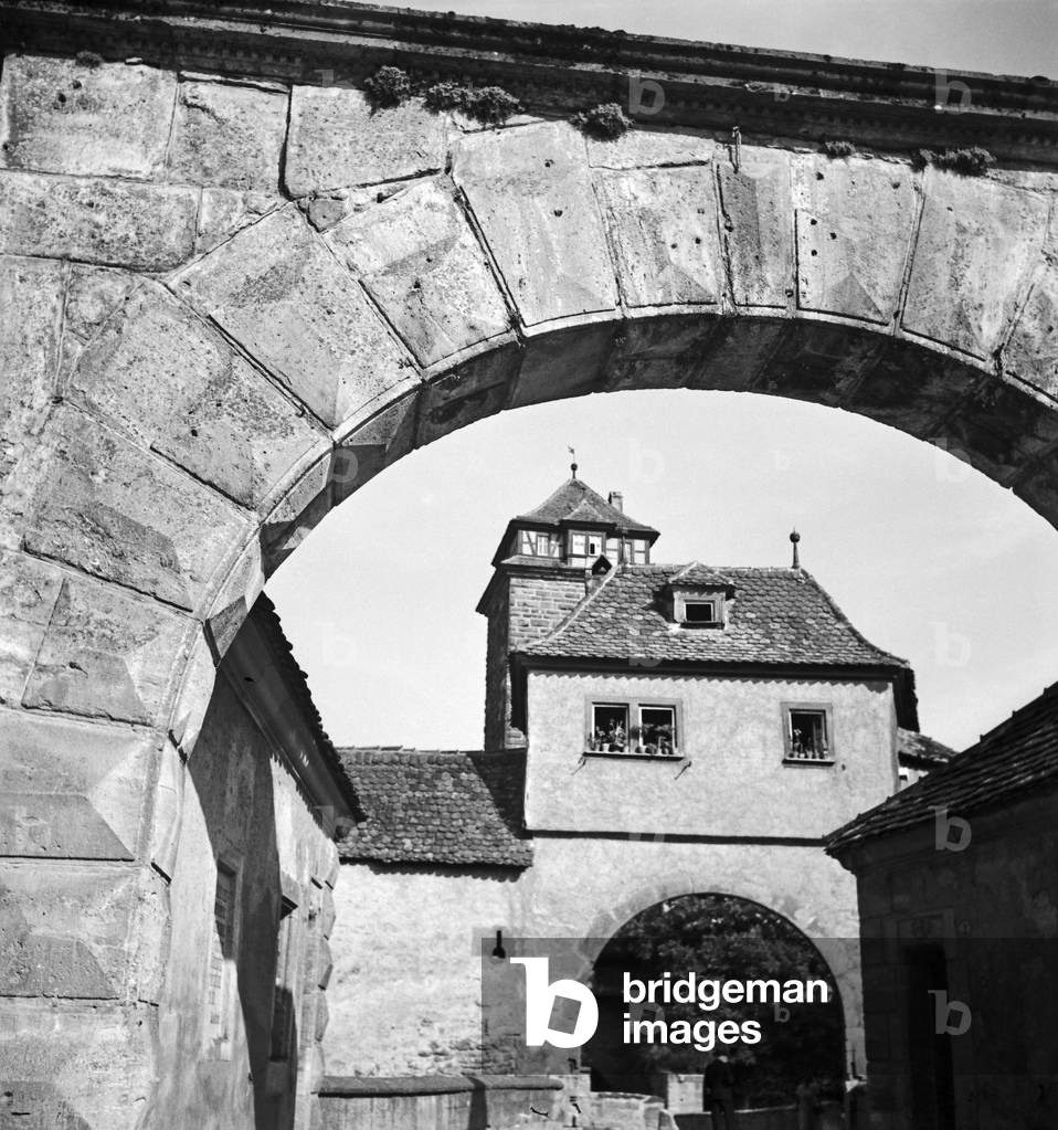 Archway at Rothenburg ob der Tauber, Germany 1930s (b/w photo)
