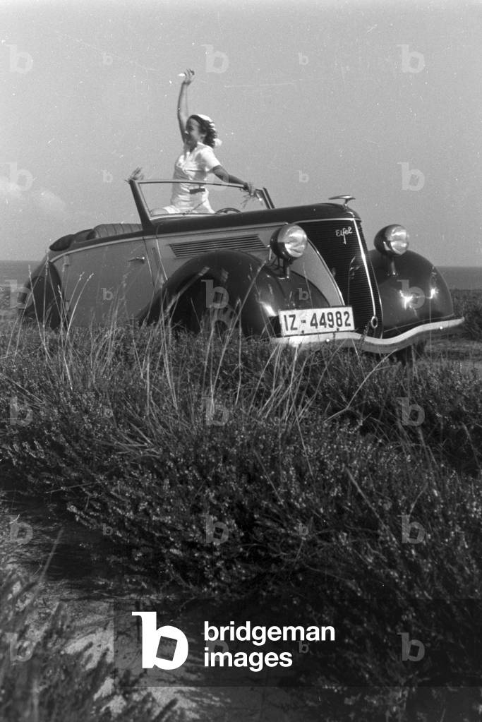 Vacation at the Baltic Sea, Germany 1930s (b/w photo)