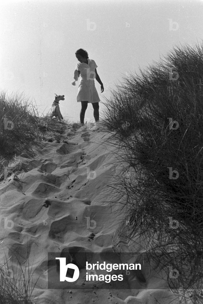 Vacation at the Baltic Sea, Germany 1930s (b/w photo)