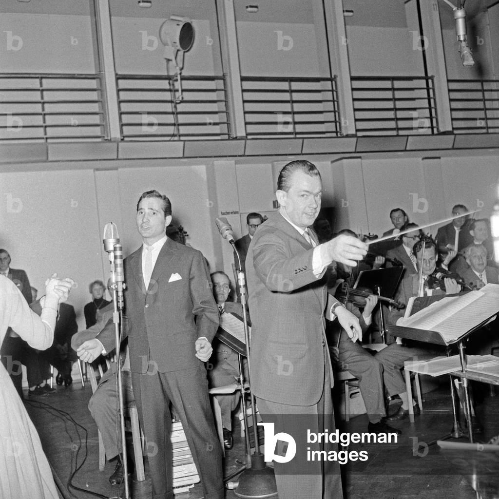 youong Schlager singer Freddy Quinn performing with the NDR dance orchestra, Germany 1950s