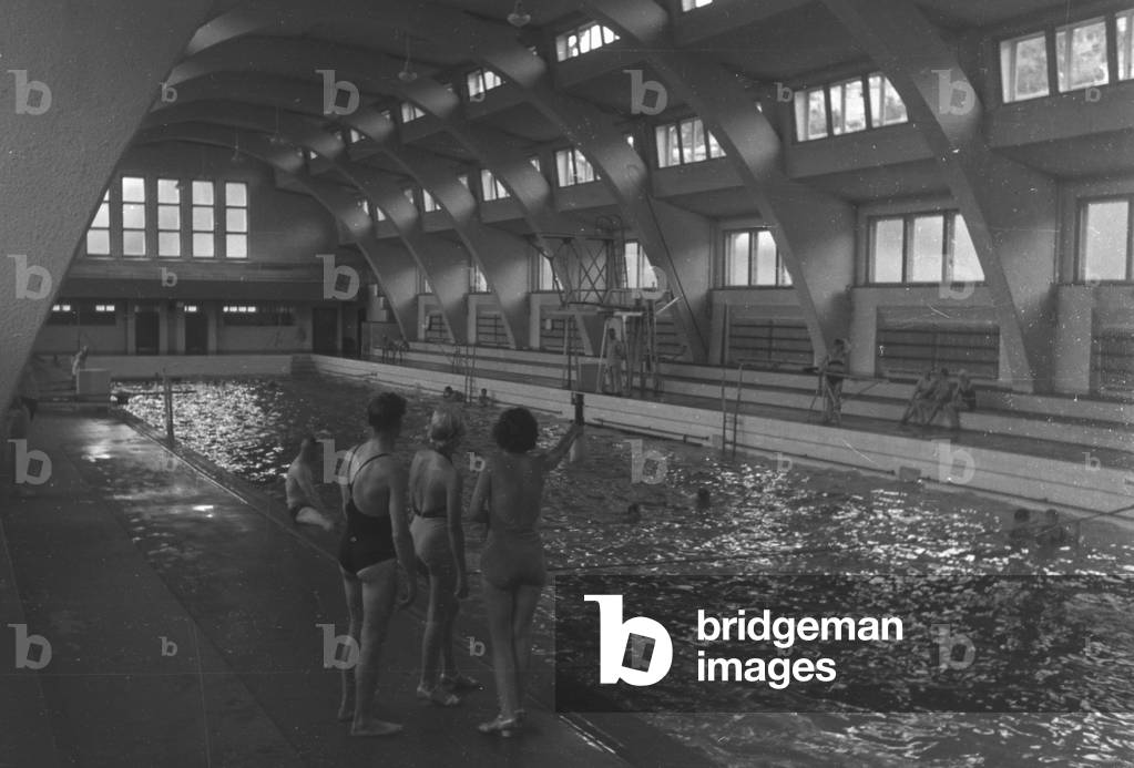 A trip to the historic indoor swimming pool in Heslach, Germany 1930s (b/w photo)