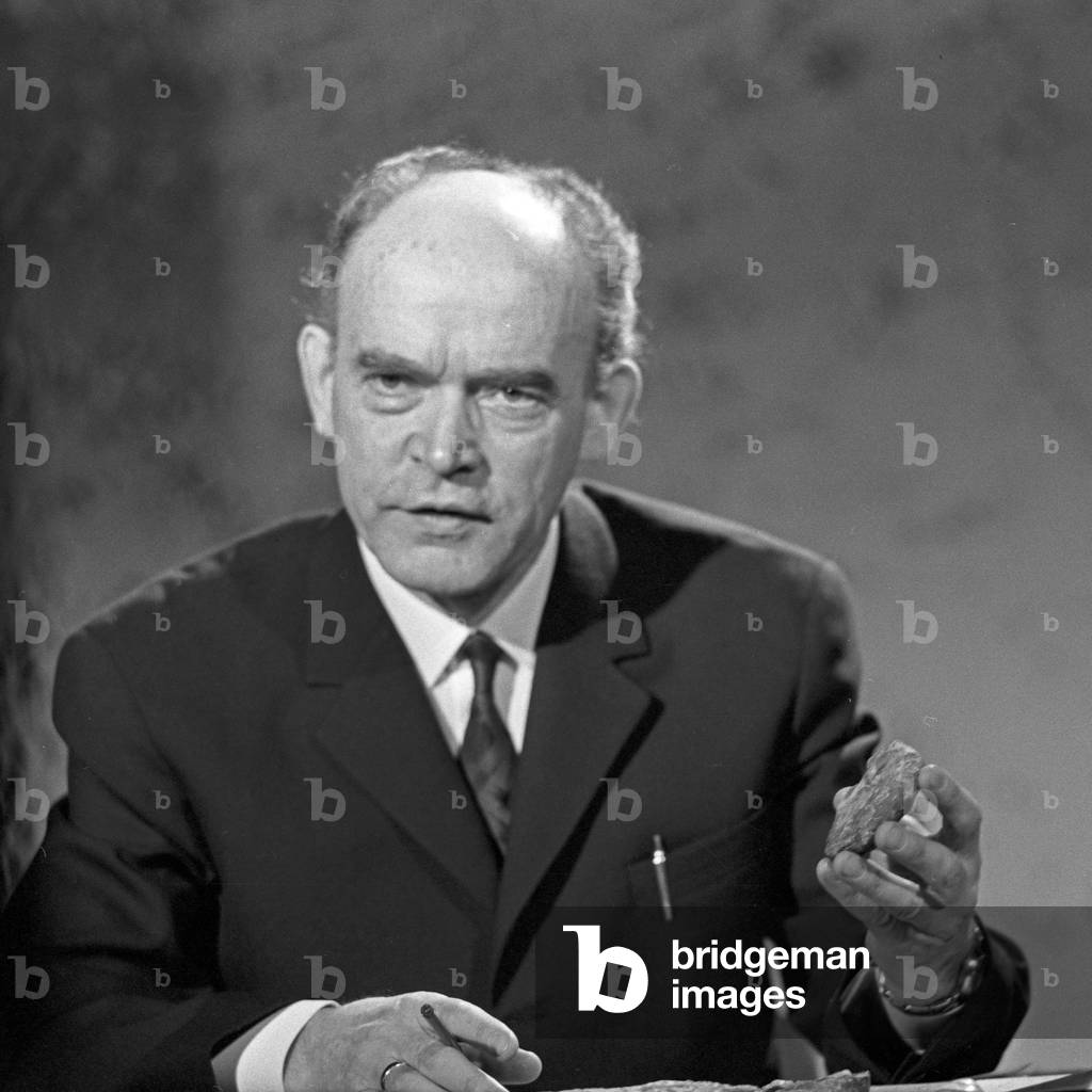 A professor giving a lecture about native mussels, Germany 1960s