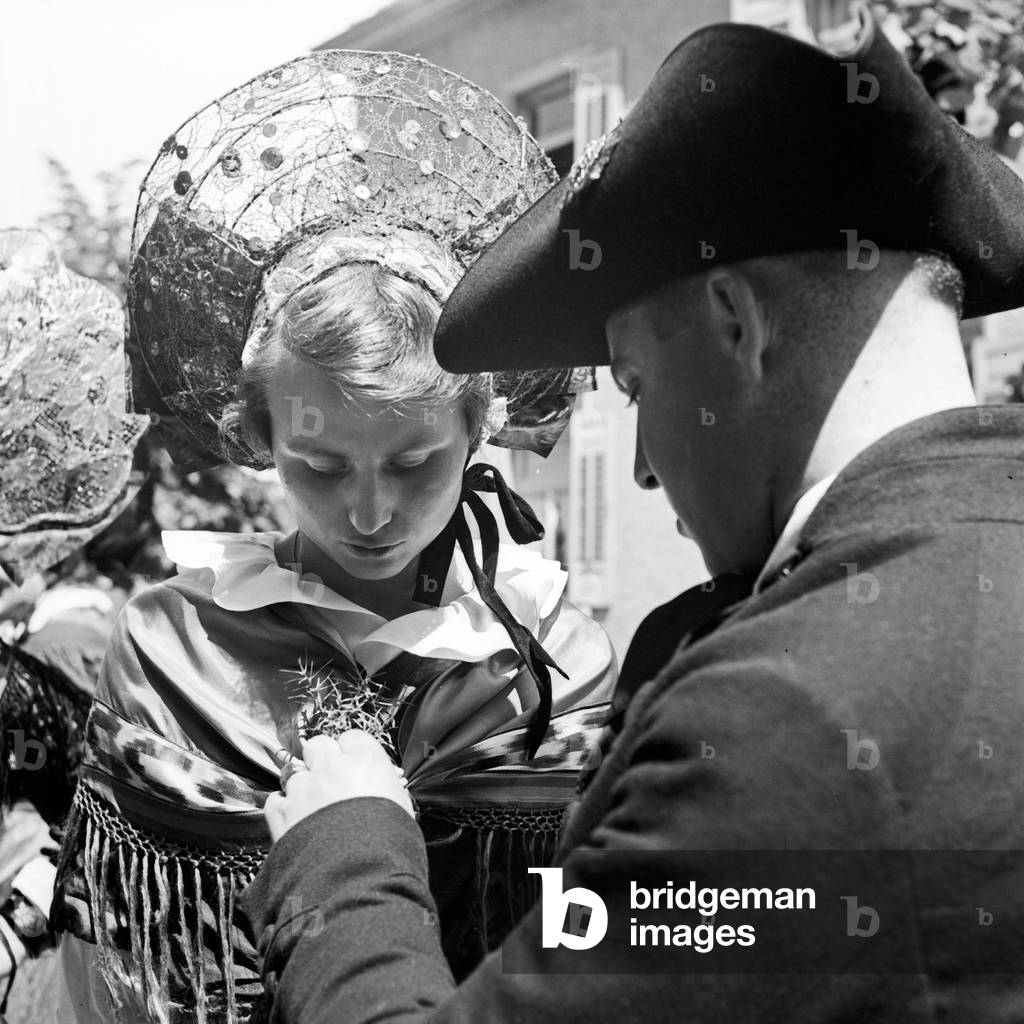 A couple in array of Constance, Germany 1930s (b/w photo)