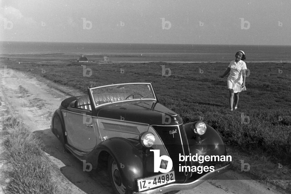 Vacation at the Baltic Sea, Germany 1930s (b/w photo)