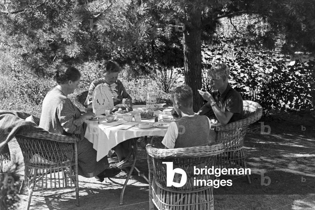 Vacation at the Baltic Sea, Germany 1930s (b/w photo)