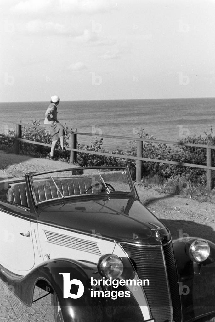 With a Ford model Eifel on the shore of the Baltic Sea, Germany 1930s (b/w photo)