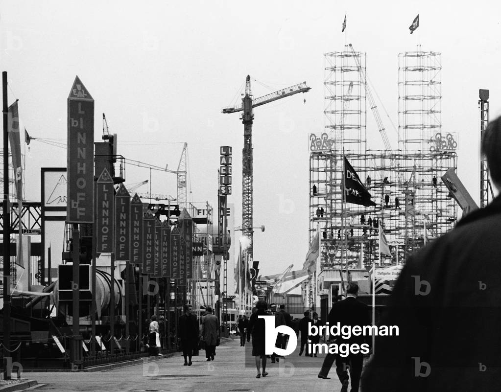 Visitors and customers walking over the Hanover trade fair in 1964