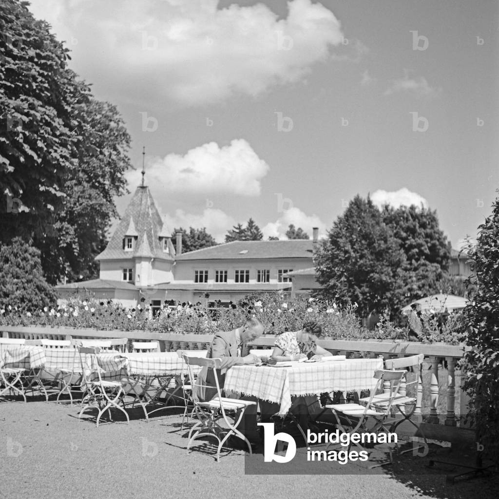 In front of a spa resort, Germany 1930s (b/w photo)