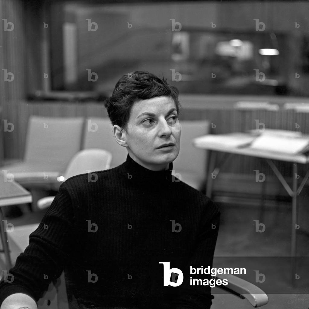 German actress Gustl Halenke at the production of an audio play of channel NDR at Hamburg, Germany 1950s