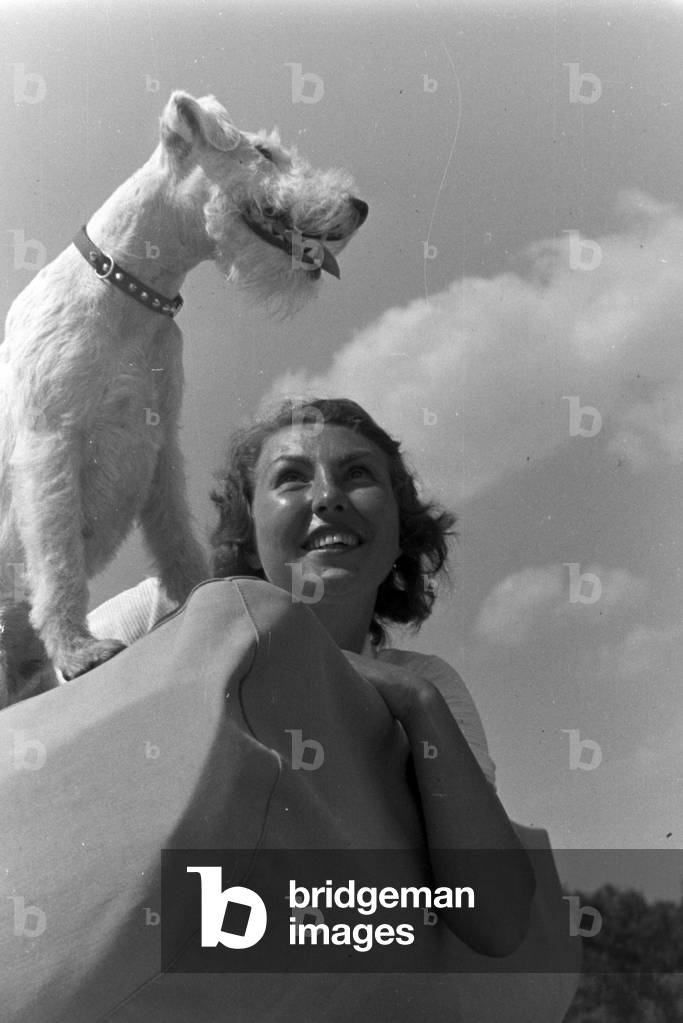 A ride with the Ford V8, Germany 1930s (b/w photo)
