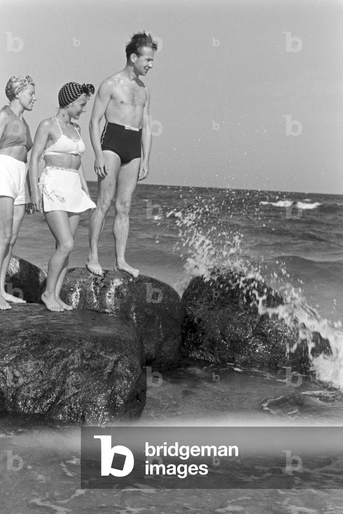 Summer vacations on the Baltic Sea, Germany 1930s (b/w photo)