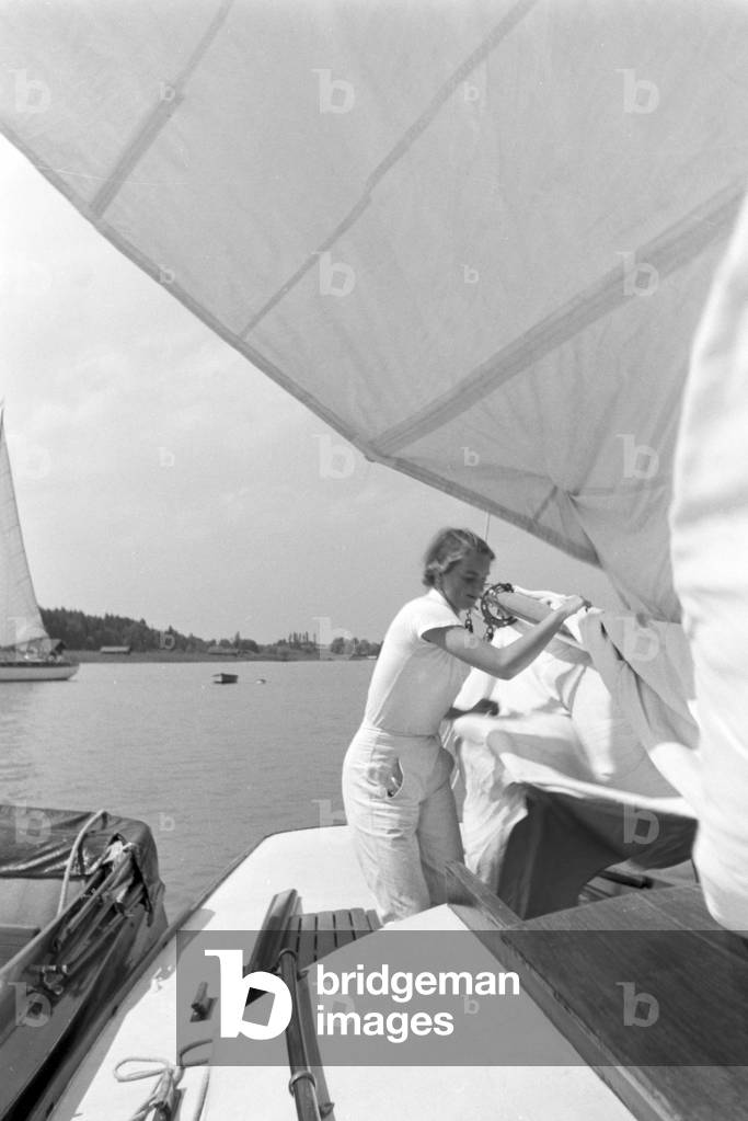 Sailing lessons on the Chiemsee, Germany 1930s (b/w photo)
