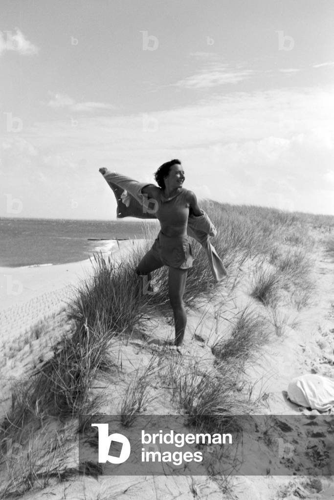The popular dancer Gret Palucca on vacation on Sylt, Germany 1930s (b/w photo)