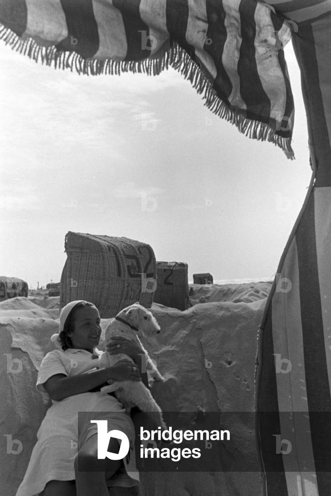 Vacation at the Baltic Sea, Germany 1930s (b/w photo)