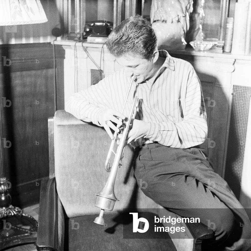 Jazz trombonist Chris Barber exercsing at his hotel room, Germany 1950s