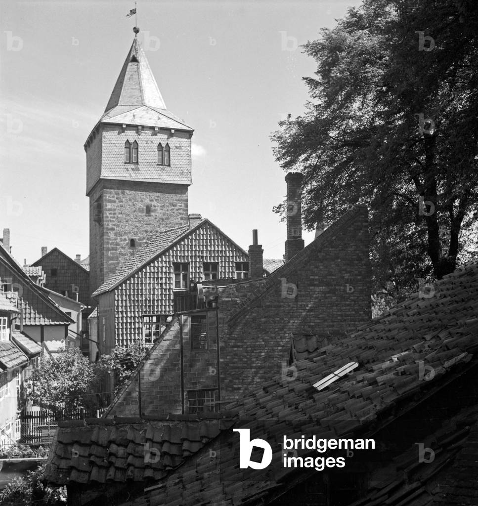 The Kehrwiederturm tower at the Kessler street at Hildesheim, Germany 1930s (b/w photo)