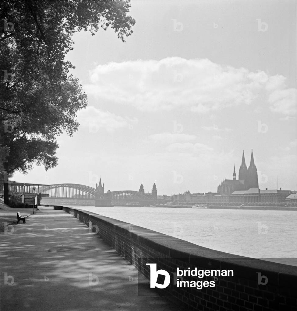 View from the Rheinterrassen to the cityside of Cologne with cathedral and railway bridge, 1930s (b/w photo)