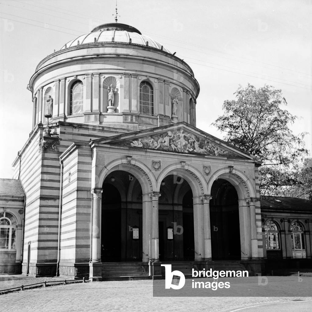 Vierordtbad swimming pool at Karlsruhe, Germany 1930s (b/w photo)