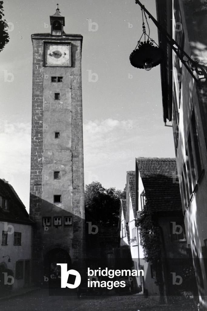 The mediaval town Rothenburg ob der Tauber is known for its many gates and towers, Germany 1930s (b/w photo)