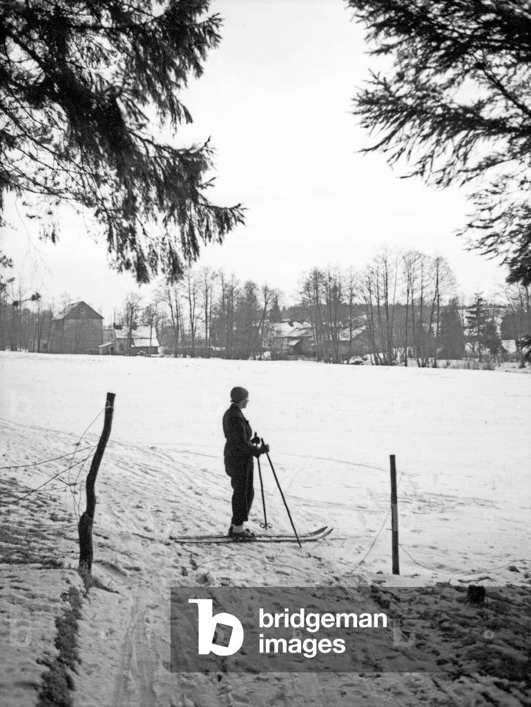 At the skiing region around Zinten, East Prussia, 1930s (b/w photo)