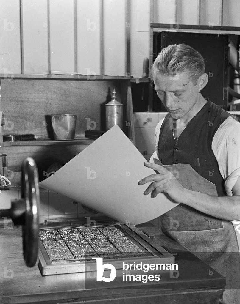 Typesetter in a printing office, Germany 1930s (b/w photo)