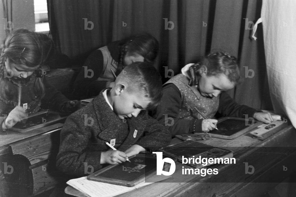 Lessons at the rural school in Tiefensee run by Adolf Reichwein, Germany 1930s (b/w photo)