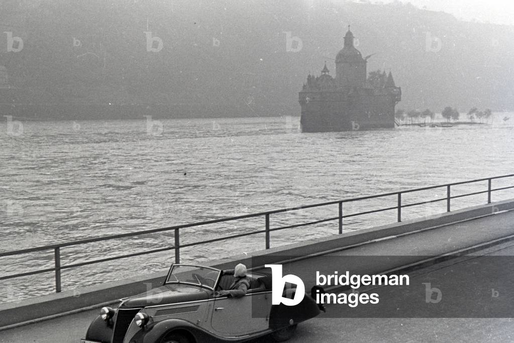 A trip to Kaup on the Rhine, Germany 1930s (b/w photo)