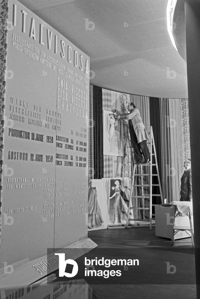 Last preparation being done at the booth of Italviscosa at Leipzig trade show, Germany 1940s (b/w photo)