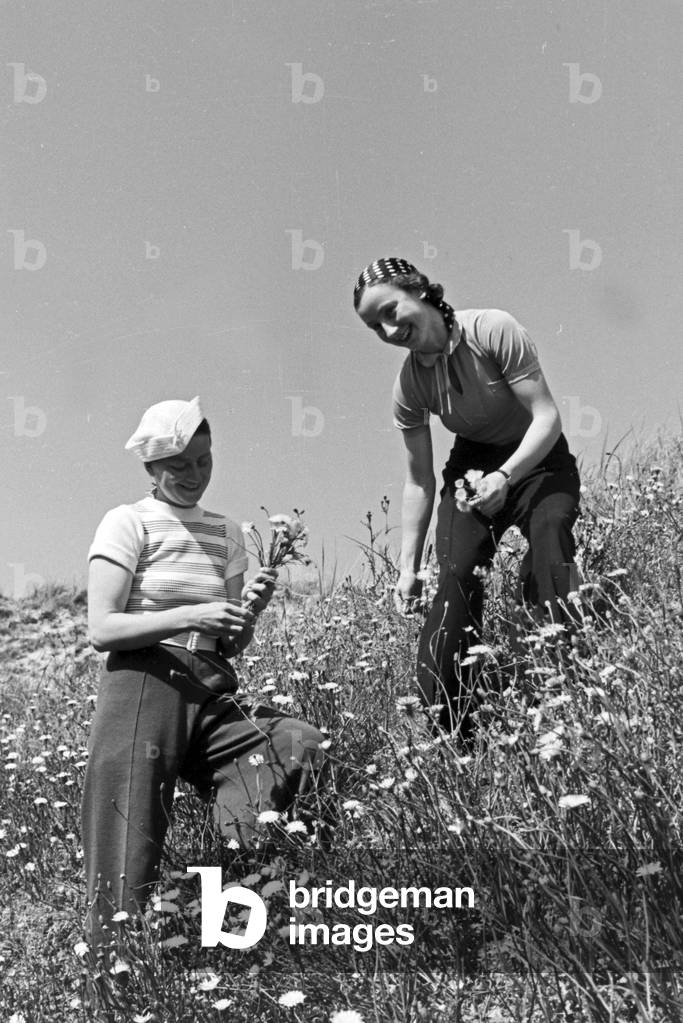 Two women taking awalk in the dunes on East Frisian island of Juist, Germany 1930s (b/w photo)