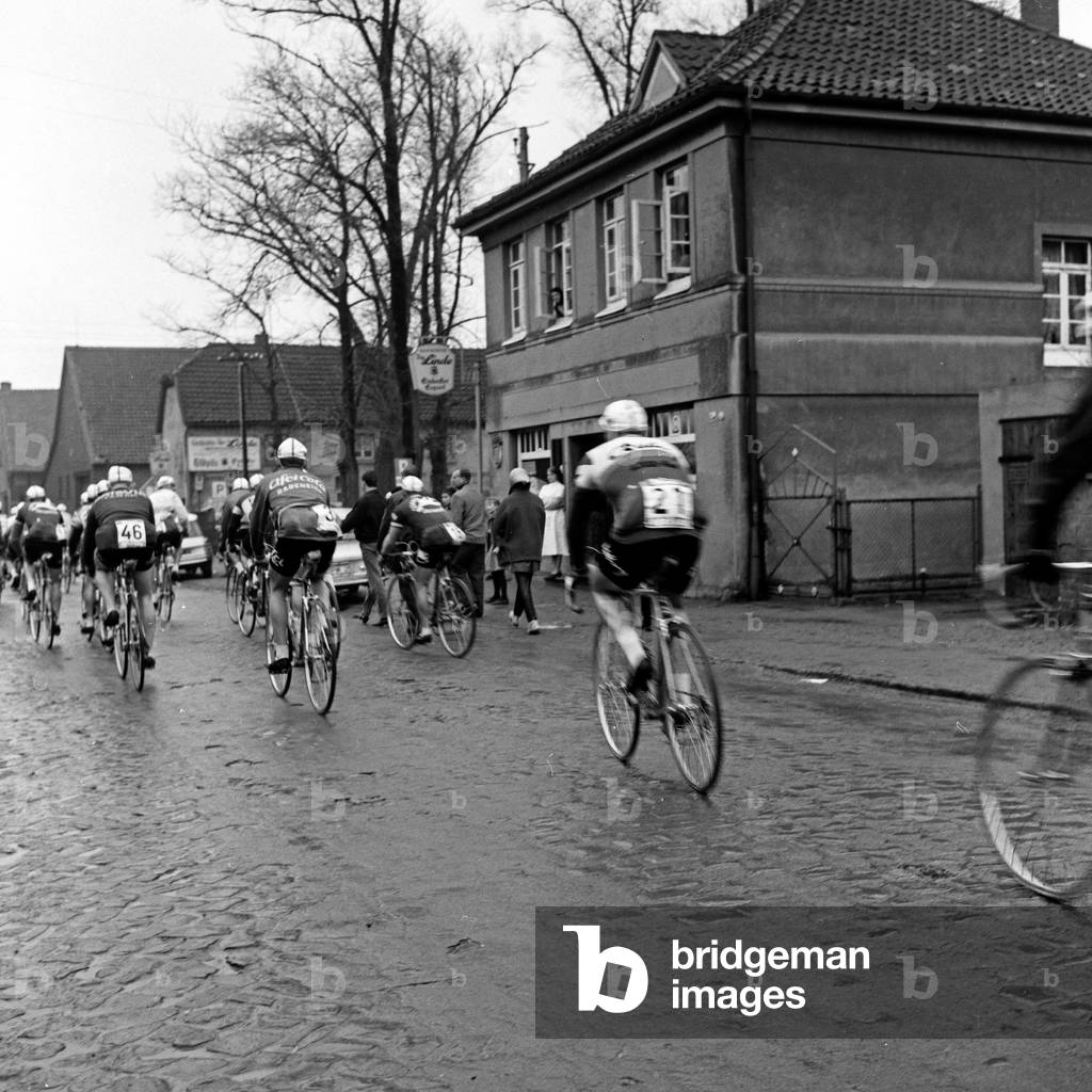Photo of the 4th stage of International Afri Cola Germany cycle racing with the tour from Kassel to Hanover, Germany 1960s