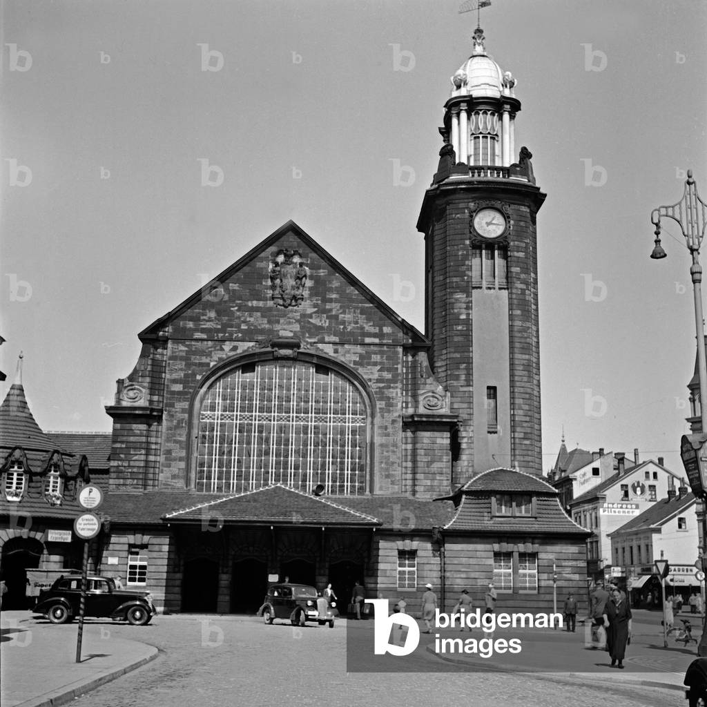 Hagen main station, Germany 1930s (b/w photo)