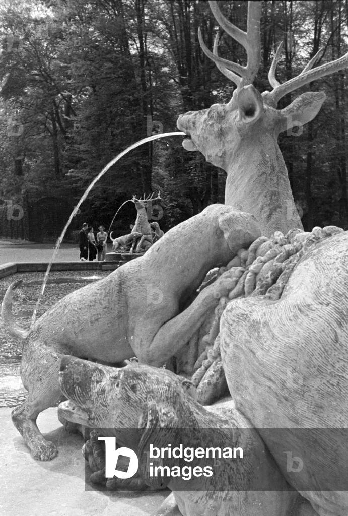 An excursion to Schwetzingen Palace, Germany 1930s (b/w photo)